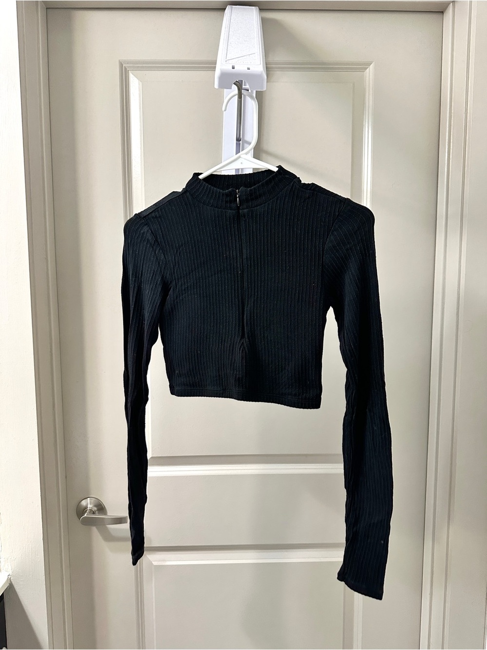 Klassy Network Black Ribbed Long-Sleeve Cropped Top